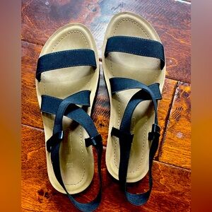 Lightly worn Black sandals size 7